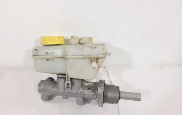 Skoda Fabia Mk2 (5J) Master brake cylinder X5617