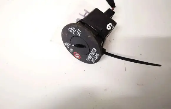 Passenger airbag on/off switch