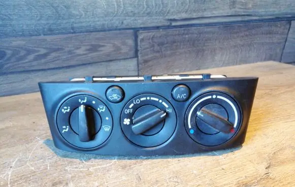 Toyota Avensis T250 Climate control unit