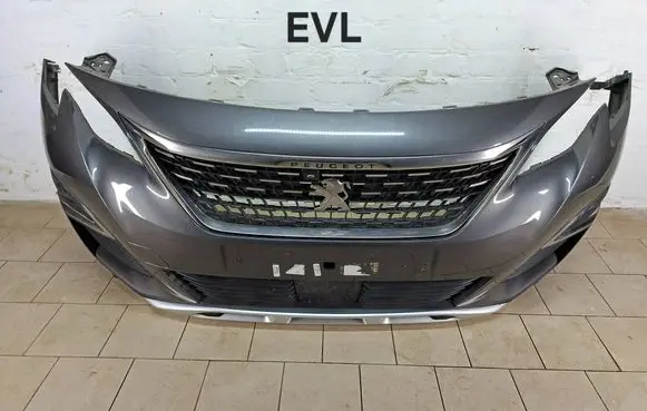 Peugeot 5008 II Front bumper 
