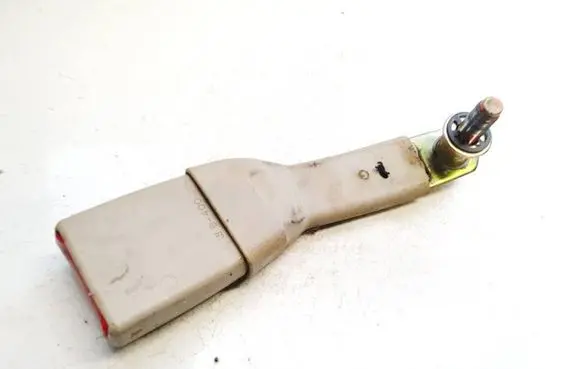 Lexus RX 300 Rear seatbelt buckle d016001 b-400