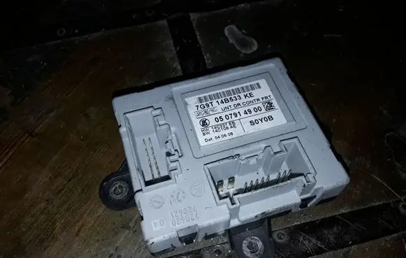 Volvo V70 Door control unit/module 7G9T14B533