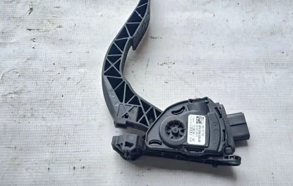 Audi A4 S4 B8 8K Accelerator throttle pedal 8K1721523 6PV00950500 07012011