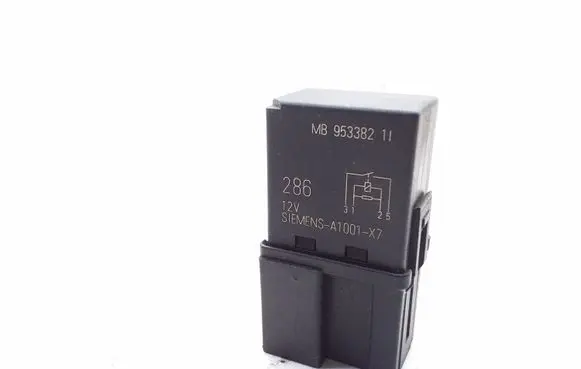 Mitsubishi Carisma Other relay MB953382 A1001X7