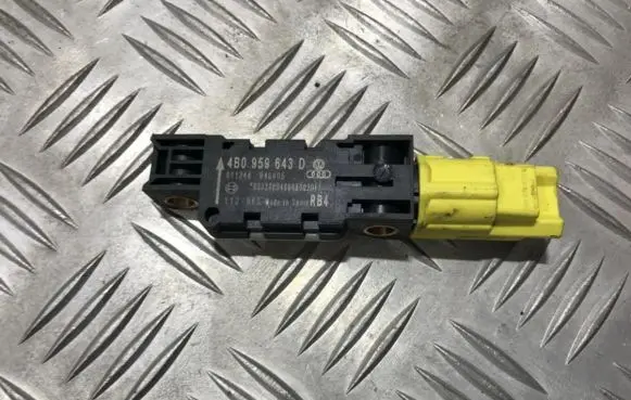 Audi A8 S8 D3 4E Airbag deployment crash/impact sensor 4b0959643d 011244040805