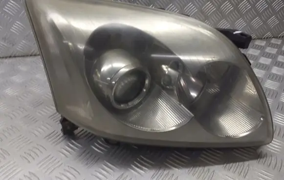 Toyota Avensis T250 Headlight/headlamp