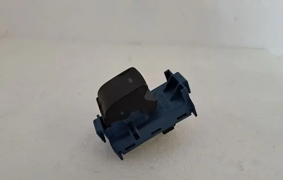 Toyota Avensis T270 Electric window control switch 8481005070