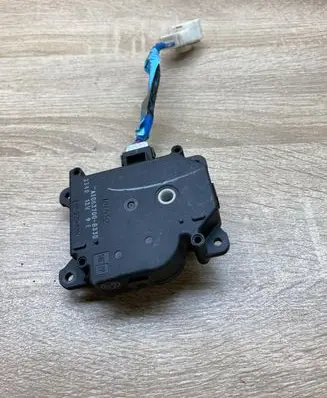 Toyota RAV 4 (XA20) Air flap motor/actuator 0637008330