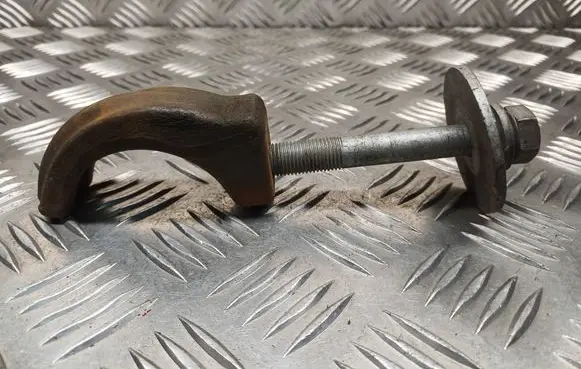 Peugeot 807 Steering rack mounting bracket 