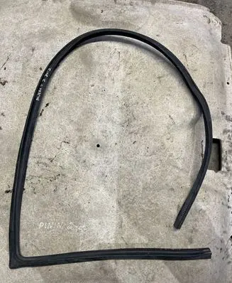 Mitsubishi Pajero Front door rubber seal 