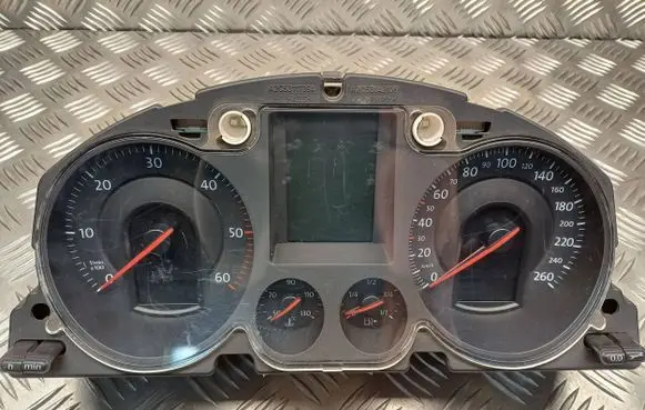 Volkswagen PASSAT B6 Speedometer (instrument cluster) 3C0920871