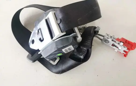 Volkswagen Jetta V Middle seatbelt (rear) 1k5857807h