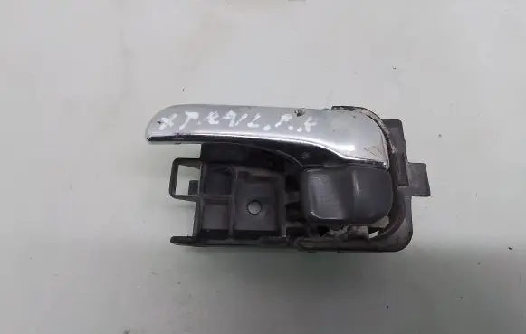 Nissan X-Trail T30 Front door interior handle