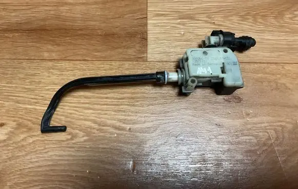 Opel Insignia A Fuel tank cap lock 13501151