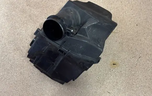 BMW 5 G60 G61 Air filter box 5A1BC40