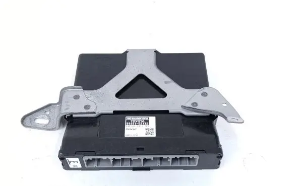 Toyota Prius c Power management control unit 8968152132 2850002210