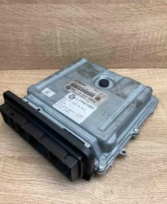 BMW 5 F10 F11 Engine control unit/module ECU 8513242 0281017679