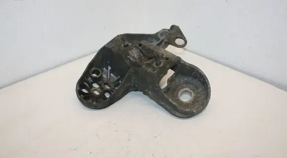 Audi A4 S4 B7 8E 8H Engine mounting bracket 8E0199351M