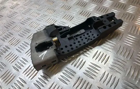 Audi A1 Front door coupe exterior handle/bracket 
