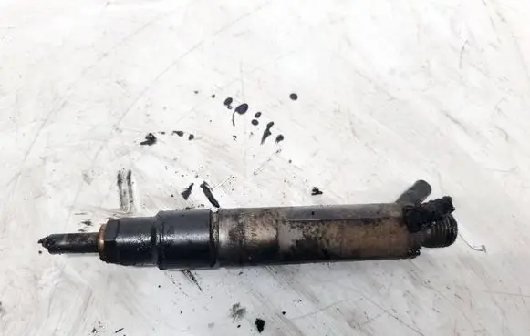 Volkswagen PASSAT B5 Fuel injector 028130201G