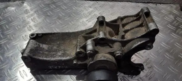 Volkswagen Golf III Engine mounting bracket