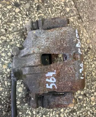 Hyundai i30 Front brake caliper