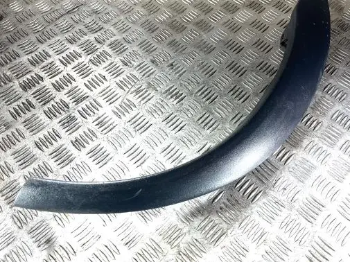 Rear fender molding trim