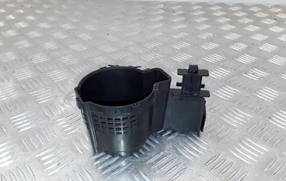 Cup holder front