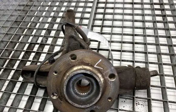 Peugeot 3008 I Front wheel hub spindle knuckle