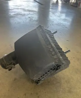 Renault Trafic III (X82) Air filter box 93451661 996190099