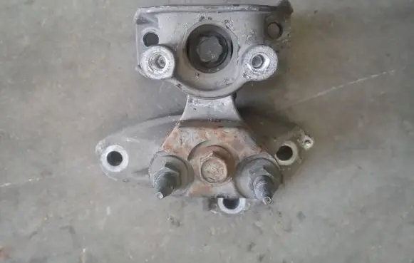 Honda Civic Engine mount bracket