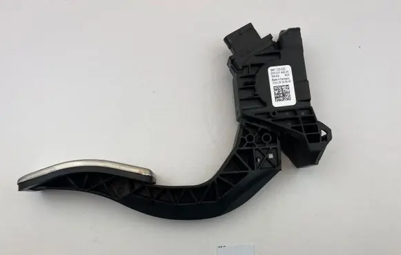 Audi A4 S4 B9 8W Accelerator throttle pedal 8W1723523 6PV01164201