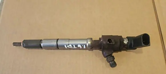 Volkswagen Golf VI Fuel injector 03L130277B 7B20 025B