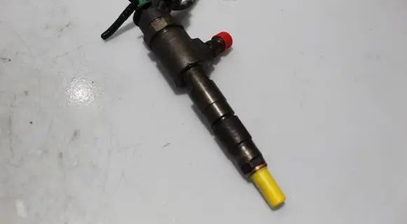 Peugeot 207 Fuel injector 0445110339