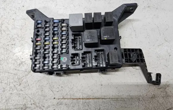 Ford Mondeo Mk III Fuse module 1S7T14A073AE