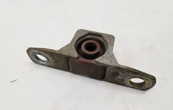 Alfa Romeo Giulia Muffler mount bracket/holder 50533589