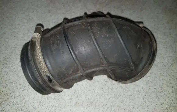 BMW 3 E46 Air intake duct part 13541438759
