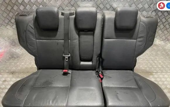 Suzuki Grand Vitara II Second row seats 