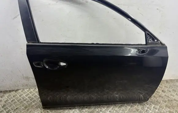 Lexus CT 200H Front door