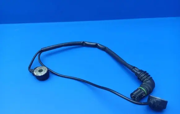 BMW 7 E65 E66 Detonation knock sensor 1709317 0261231136 094304