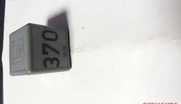Audi A6 S6 C5 4B Other relay 8D0951253