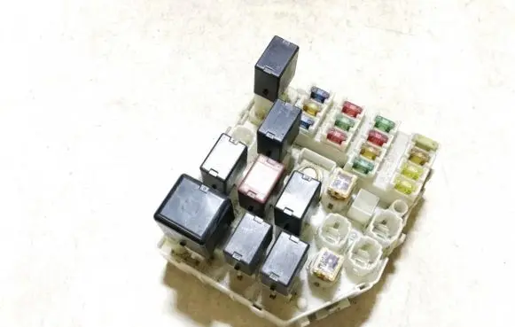 Toyota RAV 4 (XA20) Fuse box set 9098702012 90987-02012