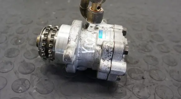 Nissan X-Trail T30 Power steering pump YD22