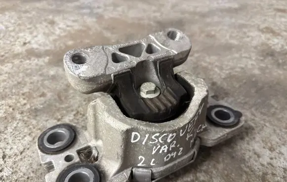 Engine mount bracket