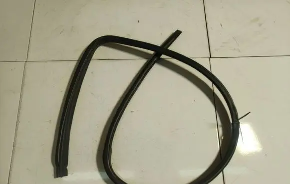 Toyota Yaris Rubber seal front coupe door 