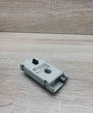 BMW 5 E60 E61 Aerial antenna amplifier 6928043 21367510