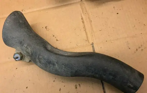 Volkswagen PASSAT B3 Air intake hose/pipe 357521507