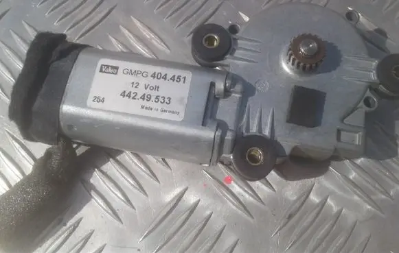Volvo S60 Sunroof motor/actuator 44249533
