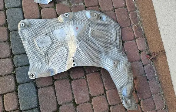 Opel Grandland X Exhaust heat shield 9819372480