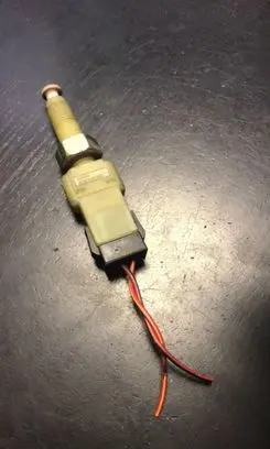 Audi A4 S4 B5 8D Brake pedal sensor switch 443945515